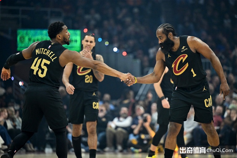 耶茨抓住沙,尔失误,轻松射入空,欧亿体育,欧亿体育官网,欧亿体育官方,欧亿体育下载